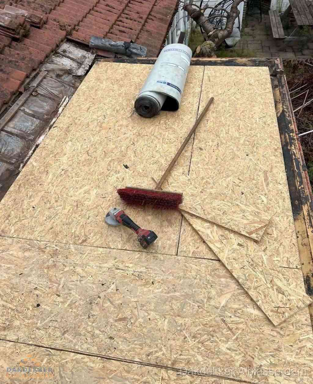 Dakrenovatie afgerond met nieuwe bitumen dakbedekking in Alblasserdam