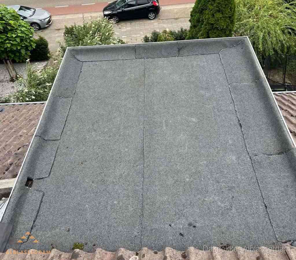 Dakbedekking schuur met bitumen in Alblasserdam